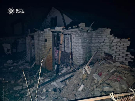 Киев атаковали 30 БпЛА: горели склады, уничтожен дом, 2 пострадавших 2 Киев атаковали 30 БпЛА: горели склады, уничтожен дом, 2 пострадавших