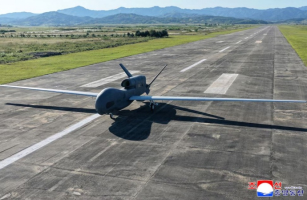 Ким Чен Ын посмотрел на испытания дронов в КНДР и приказал усилить их с помощью ИИ 