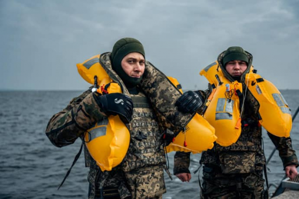 Минобороны показало испытания ''плавучих бронежилетов'' для спецподразделений ВСУ 