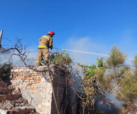 На Николаевщине бушует более 50 пожаров, огонь добрался до областного центра 