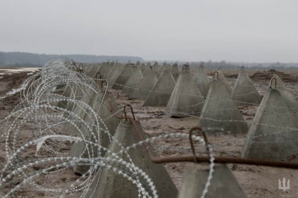 На пограничье Черниговской области строят фортификации на случай нового вторжения 