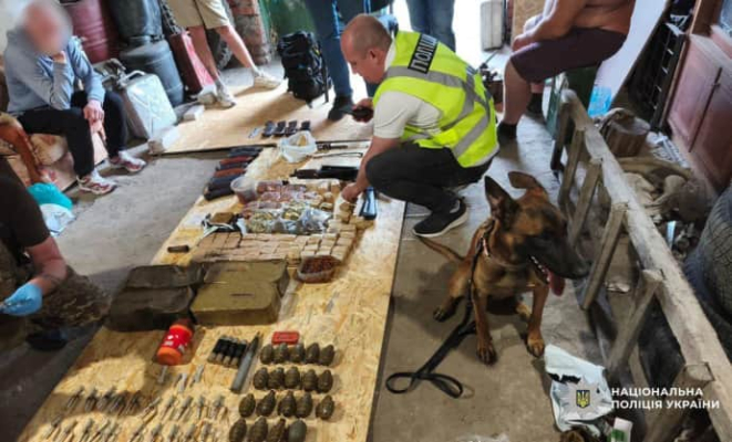 Нацполиция проводит более 500 обысков в рамках борьбы с незаконным оборотом оружия в стране 