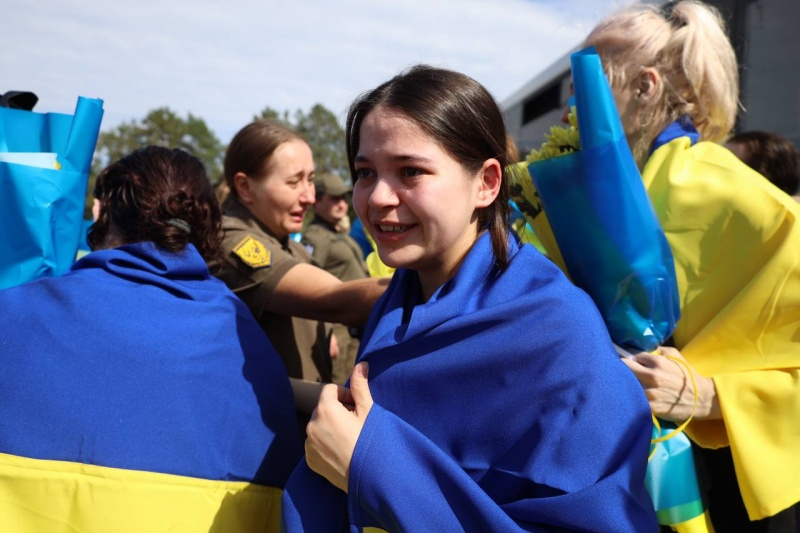 Оборонці "Азовсталі" і не тільки. Україна повернула з полону ще 49 військових
