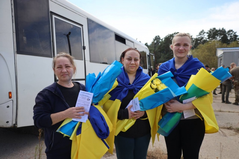 Оборонці "Азовсталі" і не тільки. Україна повернула з полону ще 49 військових