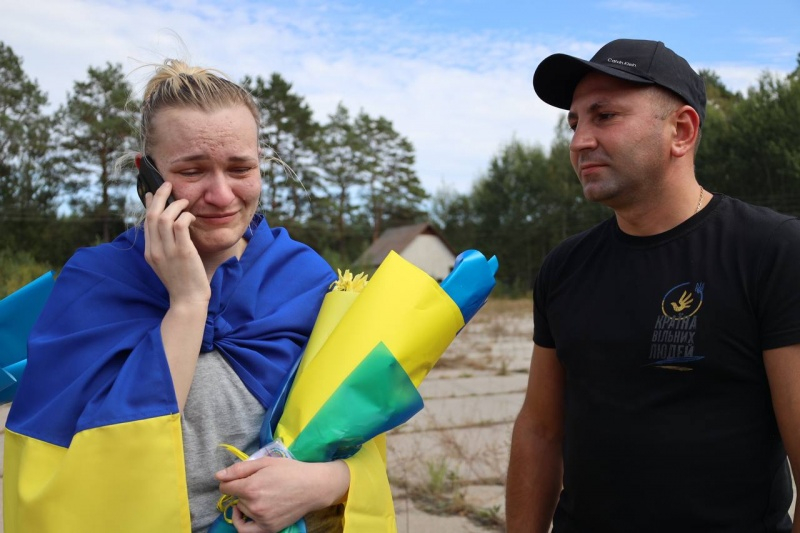 Оборонці "Азовсталі" і не тільки. Україна повернула з полону ще 49 військових