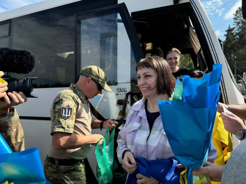 Оборонці "Азовсталі" і не тільки. Україна повернула з полону ще 49 військових