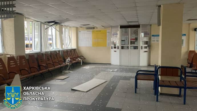 Обстрел вокзала в Балаклее: Электричка была в 15 метрах от попадания 2 Обстрел вокзала в Балаклее: Электричка была в 15 метрах от попадания
