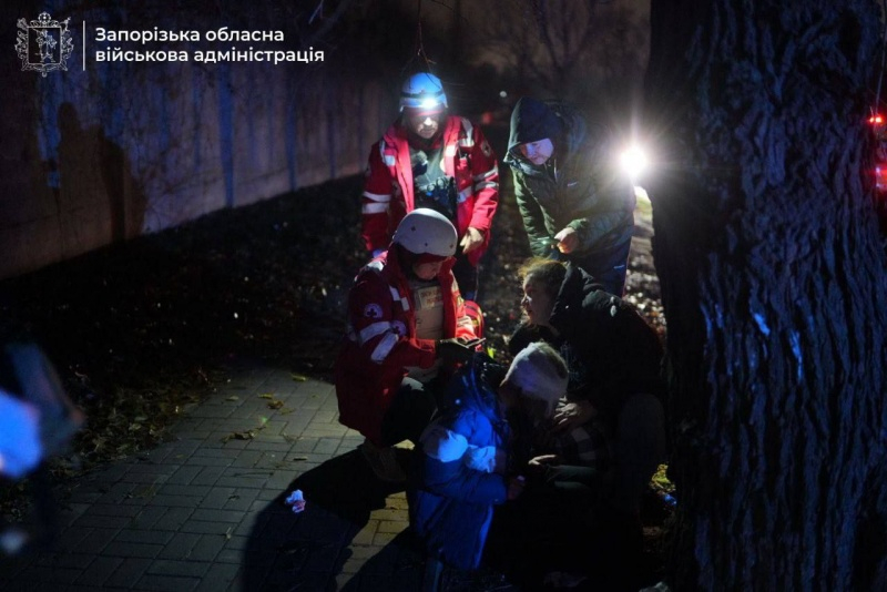 Обстріл Запоріжжя: кількість постраждалих зросла, нові кадри наслідків 1 Обстріл Запоріжжя: кількість постраждалих зросла, нові кадри наслідків