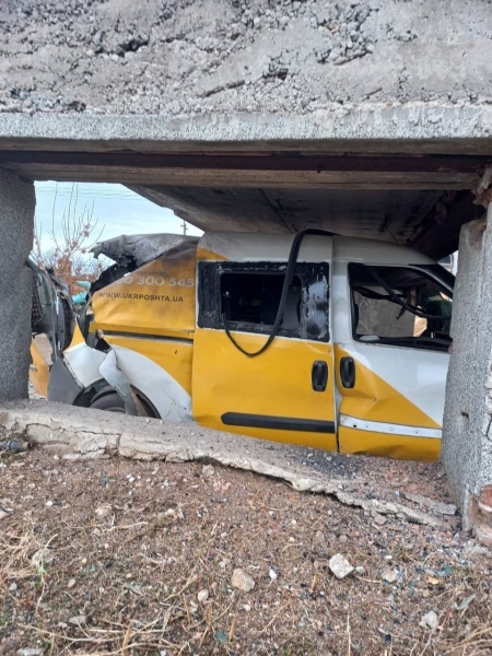 Окупанти обстріляли "Пункт незламності" в Херсонській області (фото) 3 Окупанти обстріляли "Пункт незламності" в Херсонській області (фото)