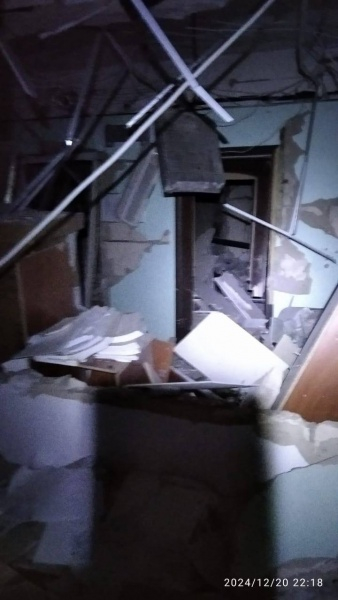 Окупанти скинули КАБи на онкодиспансер у Херсоні: фото наслідків 4 Окупанти скинули КАБи на онкодиспансер у Херсоні: фото наслідків