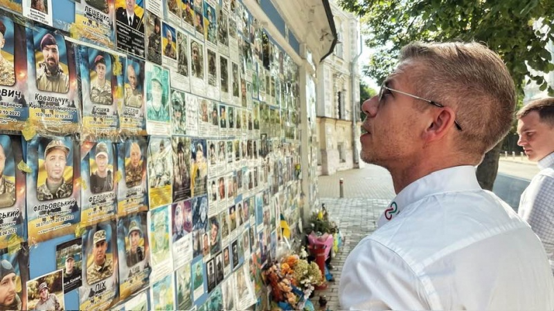 Опонент Орбана прибув з візитом до України (фото)