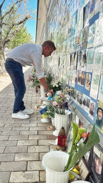 Опонент Орбана прибув з візитом до України (фото)
