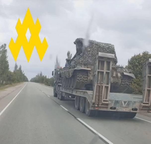 Партизани в Криму зафіксували перекидання старої важкої техніки РФ. Можуть везти під Херсон 3 Партизани в Криму зафіксували перекидання старої важкої техніки РФ. Можуть везти під Херсон