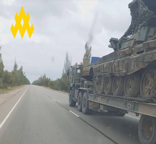 Партизани в Криму зафіксували перекидання старої важкої техніки РФ. Можуть везти під Херсон 1 Партизани в Криму зафіксували перекидання старої важкої техніки РФ. Можуть везти під Херсон