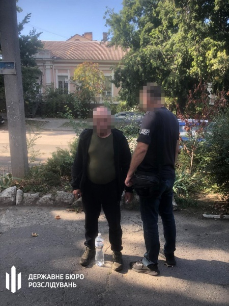 "Перевзувся" після деокупації. ДБР викрило перебіжчика в одному із ТЦК Одеської області 2 "Перевзувся" після деокупації. ДБР викрило перебіжчика в одному із ТЦК Одеської області