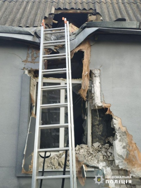 Під ударом 3 райони, є поранений. Поліція показала наслідки атаки РФ у Київській області 2 Під ударом 3 райони, є поранений. Поліція показала наслідки атаки РФ у Київській області