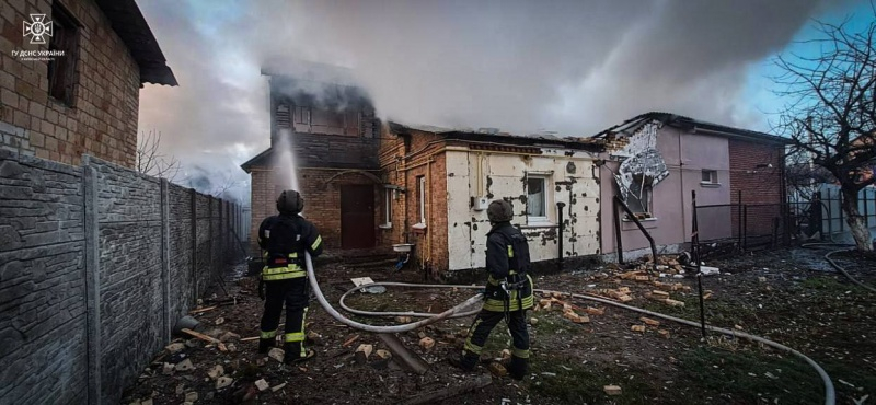 Під ударом 3 райони, є поранений. Поліція показала наслідки атаки РФ у Київській області 1 Під ударом 3 райони, є поранений. Поліція показала наслідки атаки РФ у Київській області
