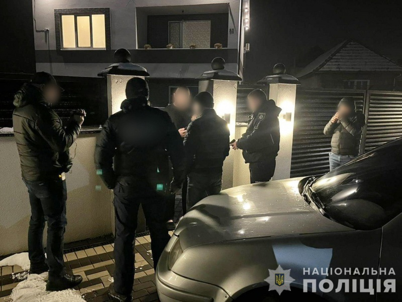 Поліція проводить більше 200 обшуків через справи щодо втечі ухилянтів за кордон 4 Поліція проводить більше 200 обшуків через справи щодо втечі ухилянтів за кордон