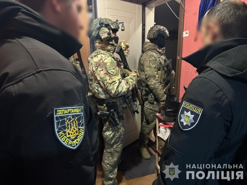 Поліція проводить більше 200 обшуків через справи щодо втечі ухилянтів за кордон 2 Поліція проводить більше 200 обшуків через справи щодо втечі ухилянтів за кордон