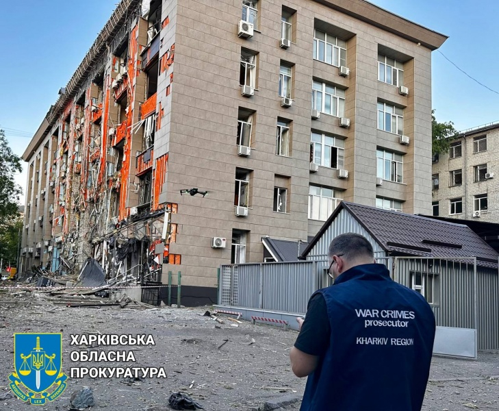 Пошкоджені супермаркет, пошта та будинки. Як виглядає центр Харкова після "прильоту" С-300 1 Пошкоджені супермаркет, пошта та будинки. Як виглядає центр Харкова після "прильоту" С-300
