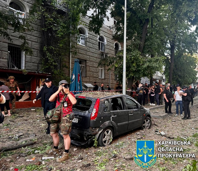 Пошкоджені супермаркет, пошта та будинки. Як виглядає центр Харкова після "прильоту" С-300 6 Пошкоджені супермаркет, пошта та будинки. Як виглядає центр Харкова після "прильоту" С-300