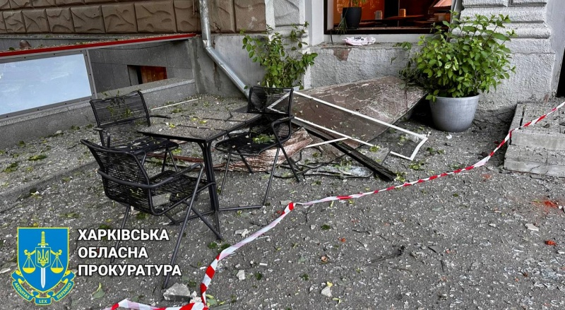 Пошкоджені супермаркет, пошта та будинки. Як виглядає центр Харкова після "прильоту" С-300 3 Пошкоджені супермаркет, пошта та будинки. Як виглядає центр Харкова після "прильоту" С-300