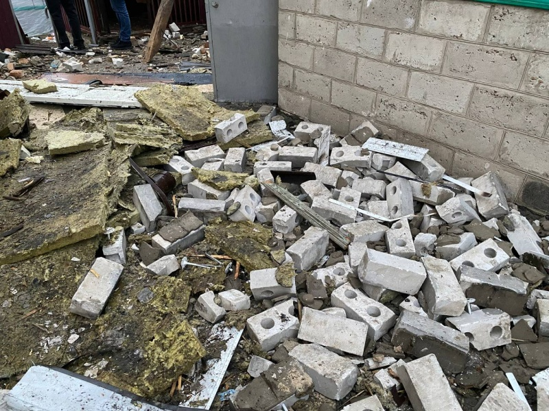 Пожежа в багатоповерхівці в Глевасі, вирва під Львовом: все про наслідки нальоту "Шахедів"