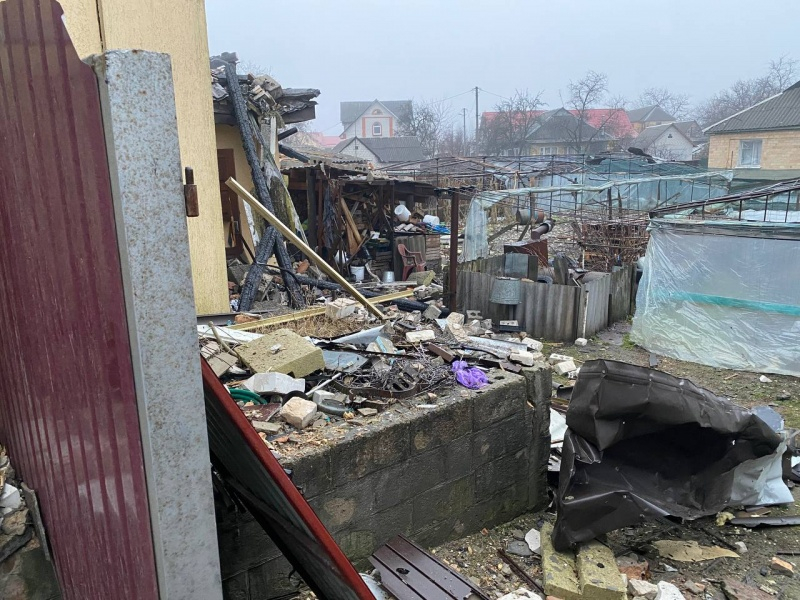 Пожежа в багатоповерхівці в Глевасі, вирва під Львовом: все про наслідки нальоту "Шахедів"