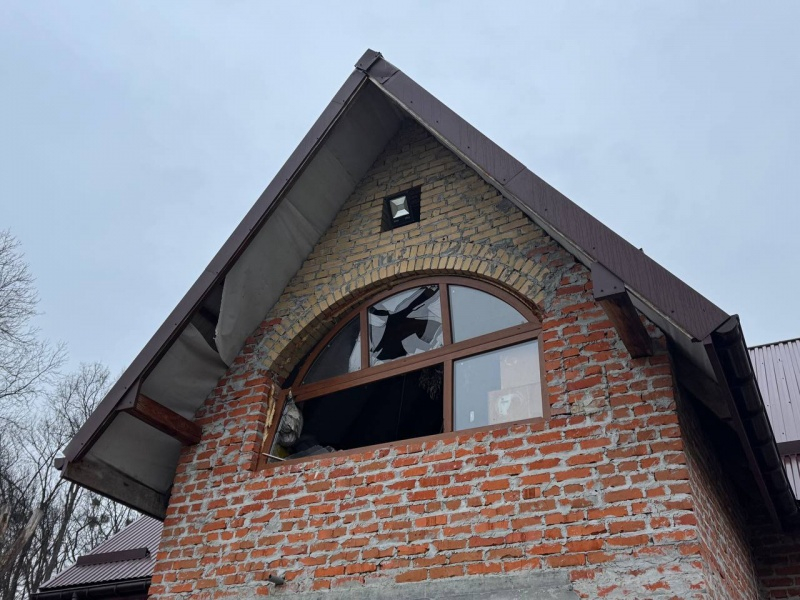 Пожежа в багатоповерхівці в Глевасі, вирва під Львовом: все про наслідки нальоту "Шахедів"