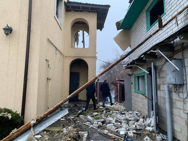 Пожежа в багатоповерхівці в Глевасі, вирва під Львовом: все про наслідки нальоту "Шахедів"