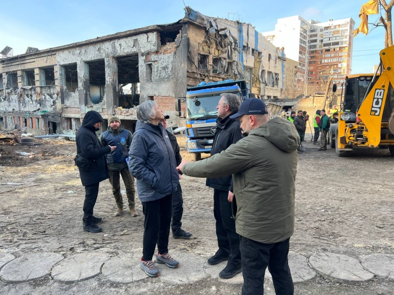 Представниця МКС відвідала місця ракетних ударів росіян у Харкові та Грозі 1 Представниця МКС відвідала місця ракетних ударів росіян у Харкові та Грозі