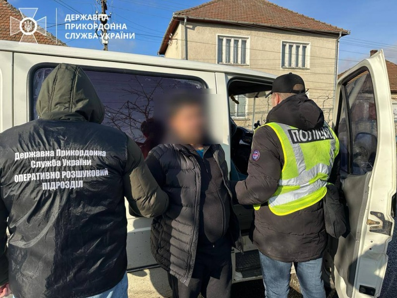 Прикординники зі стріляниною затримали 12 ухилянтів біля кордону з Угорщиною (фото) 2 Прикординники зі стріляниною затримали 12 ухилянтів біля кордону з Угорщиною (фото)