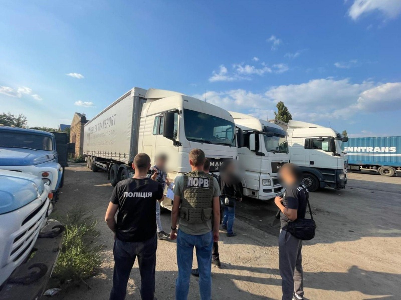 Прикордонники блокували схему втечі з України через систему "Шлях" (фото) 1 Прикордонники блокували схему втечі з України через систему "Шлях" (фото)
