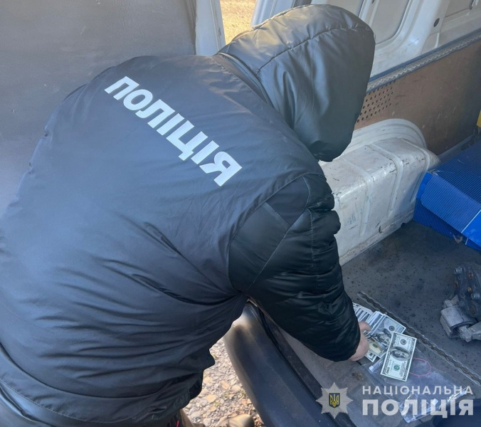 "Путівка" до Європи за 7 тисяч доларів. Поліція викрила схему виїзду чоловіків за кордону