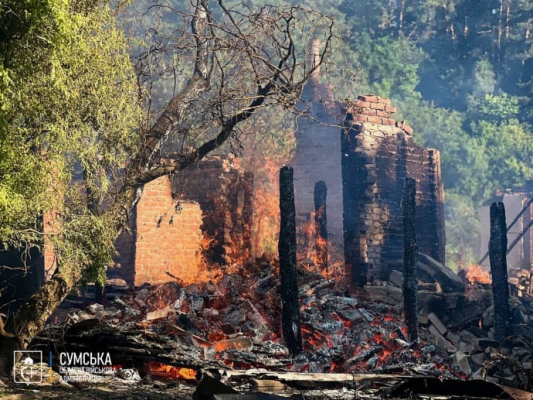 РФ обстреляла Сумскую область: погиб человек, десятки домов разрушены 1 РФ обстреляла Сумскую область: погиб человек, десятки домов разрушены