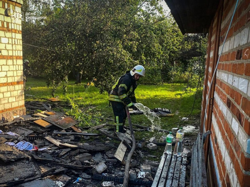 Рятувальники показали фото наслідків відбиття атаки РФ на підступах до Києва