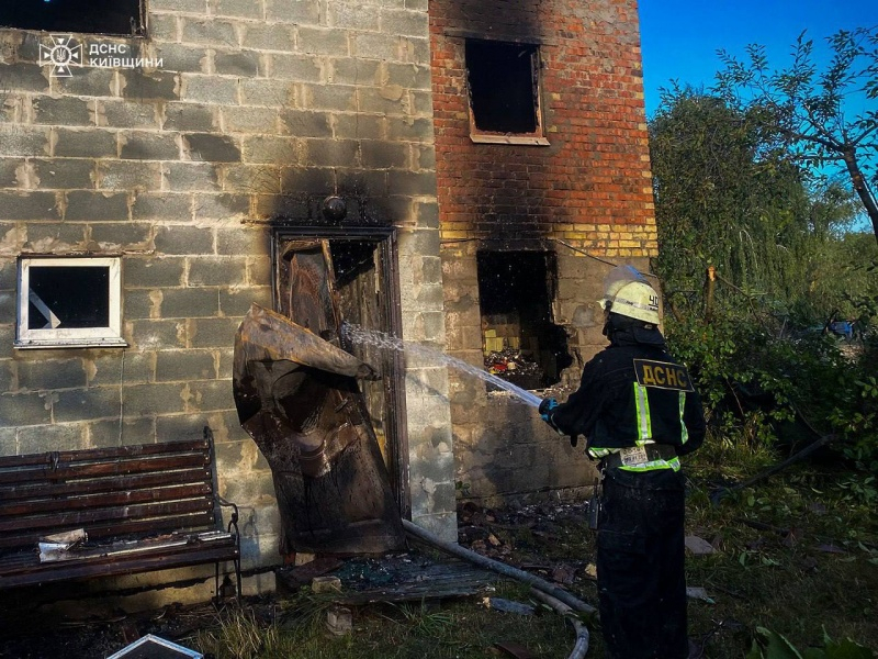 Рятувальники показали фото наслідків відбиття атаки РФ на підступах до Києва