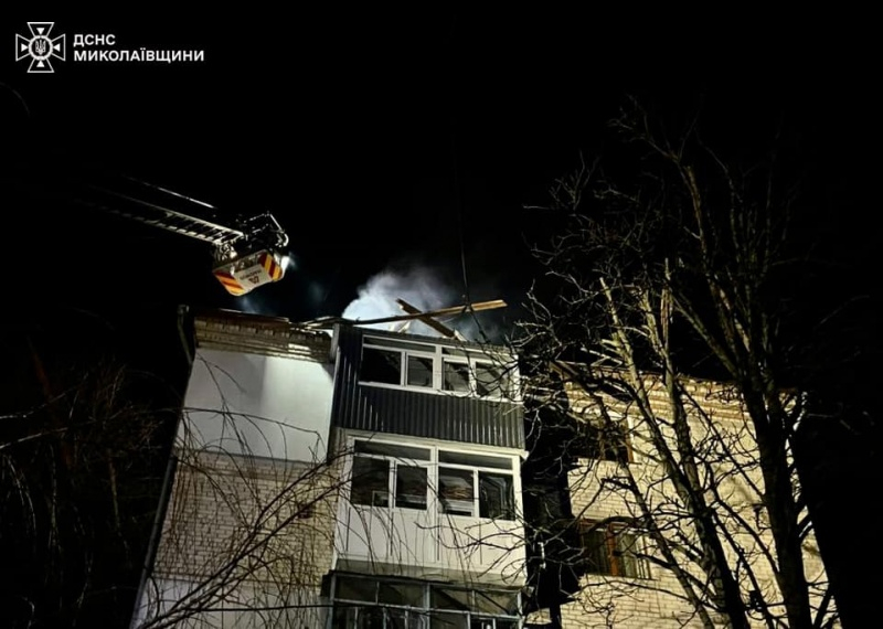 Рятувальники показали наслідки дронової атаки РФ на Миколаїв цієї ночі 2 Рятувальники показали наслідки дронової атаки РФ на Миколаїв цієї ночі