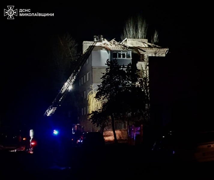 Рятувальники показали наслідки дронової атаки РФ на Миколаїв цієї ночі 5 Рятувальники показали наслідки дронової атаки РФ на Миколаїв цієї ночі