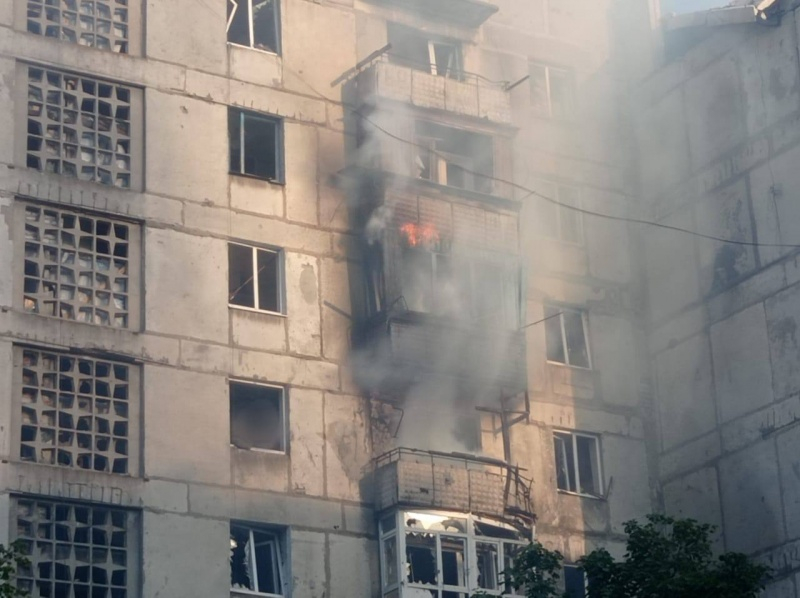 Росармія скинула КАБи на багатоповерхівки у Торецьку, є загиблі та поранені 2 Росармія скинула КАБи на багатоповерхівки у Торецьку, є загиблі та поранені