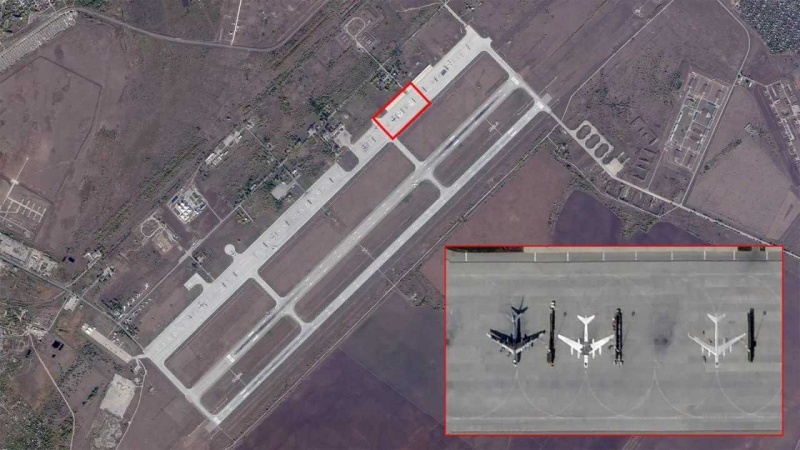 Росіяни малюють приманки Ту-95 на авіабазі в Енгельсі (супутникові фото)