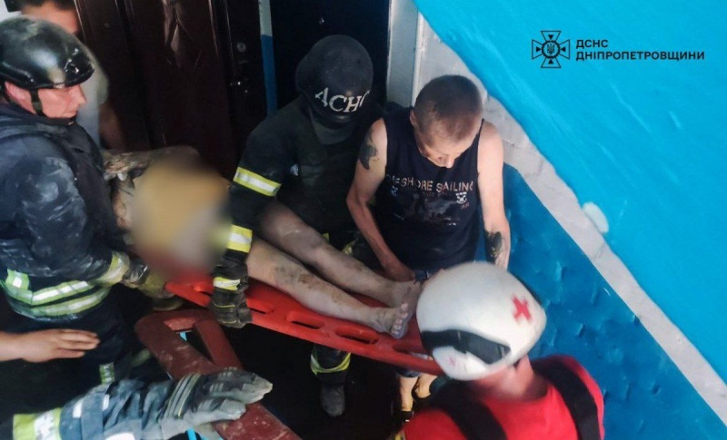 Росіяни обстріляли дві багатоповерхівки в Нікополі: восьмеро постраждалих