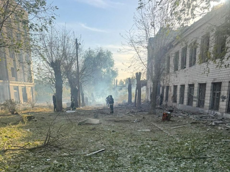 Росіяни скинули на Костянтинівку відразу три авіабомби: є жертва та поранені 3 Росіяни скинули на Костянтинівку відразу три авіабомби: є жертва та поранені