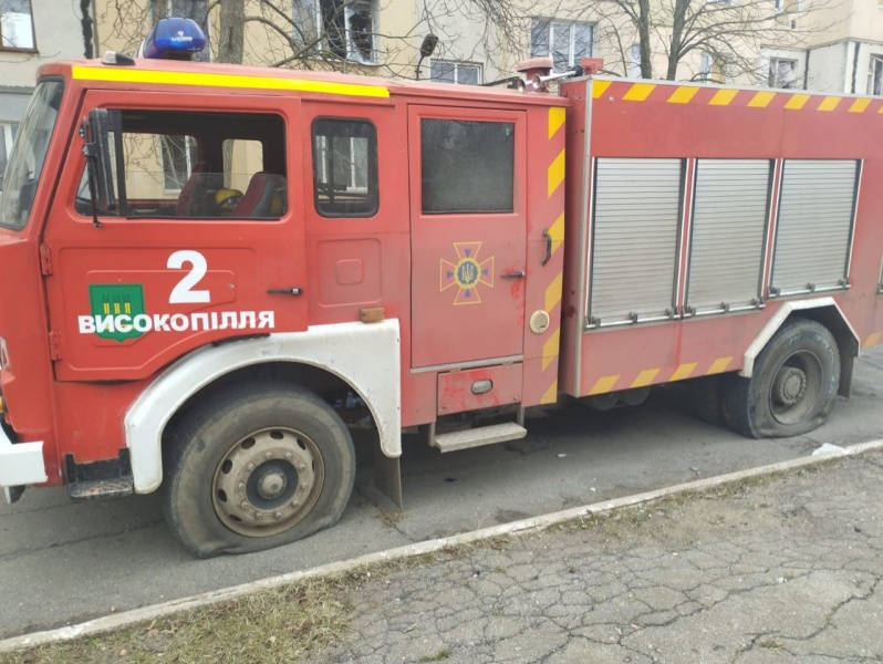Росіяни тричі за день атакували рятувальників ДСНС, є постраждалий 3 Росіяни тричі за день атакували рятувальників ДСНС, є постраждалий