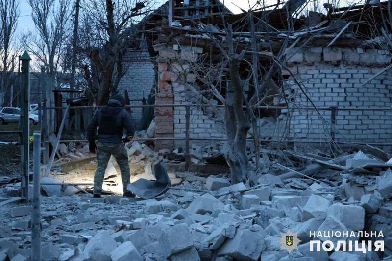 Росіяни вдарили авіабомбою по Слов'янську: четверо постраждалих, серед них дитина 3 Росіяни вдарили авіабомбою по Слов'янську: четверо постраждалих, серед них дитина