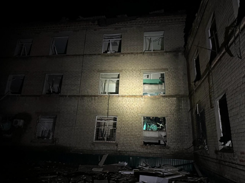 Росіяни вдруге за ніч обстріляли Селидове: пошкоджено лікарню, є поранений