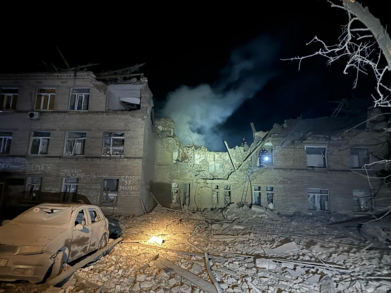 Росіяни вдруге за ніч обстріляли Селидове: пошкоджено лікарню, є поранений