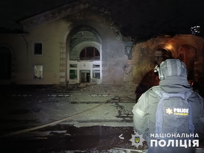 Росіяни вночі обстріляли вокзал в Костянтинівці, є поранена та руйнування 5 Росіяни вночі обстріляли вокзал в Костянтинівці, є поранена та руйнування