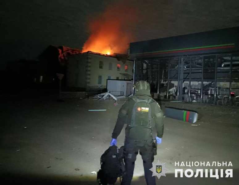 Росіяни вночі обстріляли вокзал в Костянтинівці, є поранена та руйнування 2 Росіяни вночі обстріляли вокзал в Костянтинівці, є поранена та руйнування