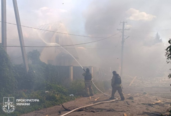 Россияне атаковали Боровую КАБами: один погибший, двое раненых, бушевали пожары 